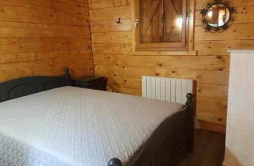 Saint-Germain-de-Tallevende-la-Lande-Vaumont House | SUPERBE CHALET AVEC PISCINE CHAUFFEE Juillet et Aout