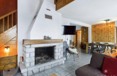 Les Eucherts Apartment | Superbe Duplex Savoyard pour 13 pers. avec Cheminée et Balcons, à 300m des Pistes - FR-1-398-616
