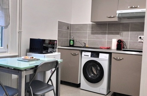 Evreux Apartment | Superbe Studio 3 Face Gare Avec Wifi et Proche Toutes Commodités