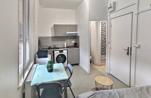 Evreux Apartment | Superbe Studio 3 Face Gare Avec Wifi et Proche Toutes Commodités