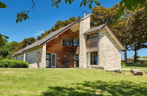 Froidchapelle Villa | Superbe Villa au Bord du lac