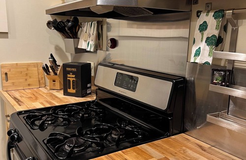 Greenwood Apartment | Superbly Comfy 2-bedroom apartment in Seattle perfect for your getaway-