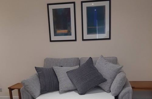 Horsham Apartment | Superbly located executive apartment.