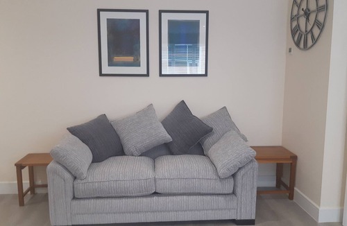 Horsham Apartment | Superbly located executive apartment.