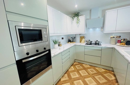 Ormskirk House | Superbly Stylish & Spacious 2 Bedroom Home in Ormskirk Town Centre