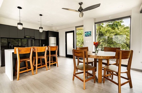 Savegre House | Superhost Luxury Villa+2 guesthouses-5 Bdr/5.5 bath on 4acres with 2 pools & gym