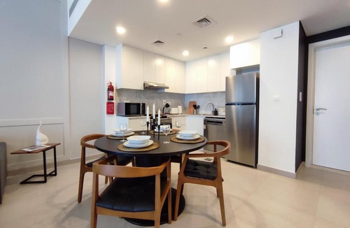 Umm Suqeim 3 Apartment | SuperHost - Luxury Apt Amidst Lush Greens in Madinat Jumeirah