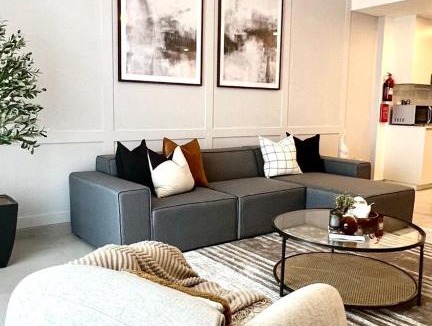 Umm Suqeim 3 Apartment | SuperHost - Luxury Apt Amidst Lush Greens in Madinat Jumeirah