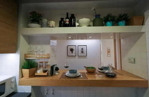 Attiki House | Superior Central Apt 3min to Metro AC Netflix iMac