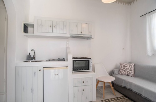 Mikri Vigla Apartment | Superior Ground Floor 1-Bedroom Apartment with Garden View