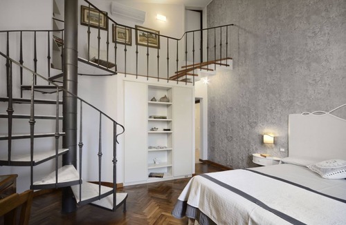 Terranuova Bracciolini Bed & Breakfast | Superior Settimo Cielo with A/C and Private Bathroom in Villa le Facezie B&B