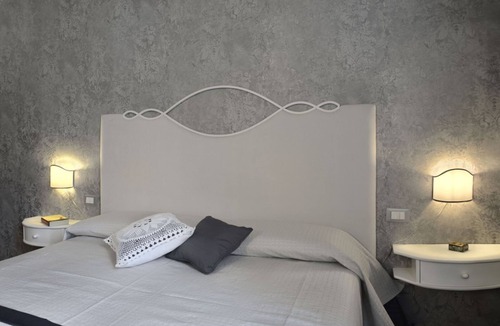 Terranuova Bracciolini Bed & Breakfast | Superior Settimo Cielo with A/C and Private Bathroom in Villa le Facezie B&B