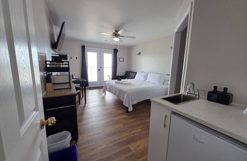 Timiskaming District House | Superior King Suite - Private Entrance - Lakeview