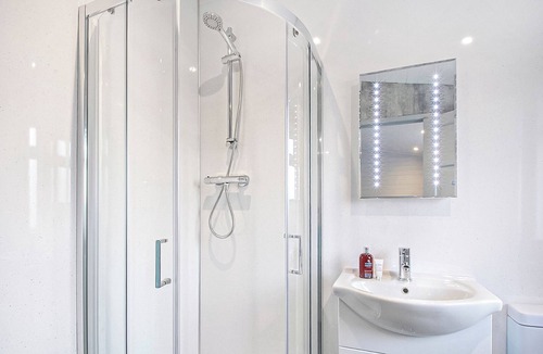 Milford on Sea Ski Chalet | Superior Lodge Plus 4