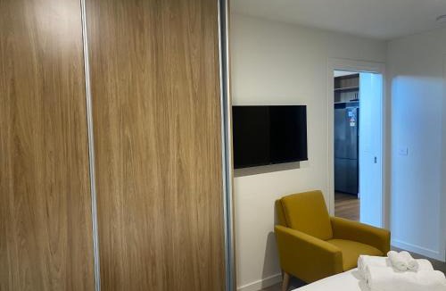 Kings Meadows Apartment | Superior & Luxe 2BR Apartment Villas Al Fresco Patio Free Parking & WIFI