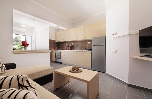 Dassia Apartment | Superior Pool-View Apartment – 50m to Dassia Beach