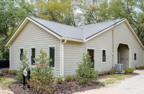 Bronson House | Superior Queen Two-Bedroom Cottage - no pets