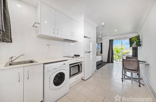 Emu Park Apartment | Superior Studio 17 Endeavour Inn