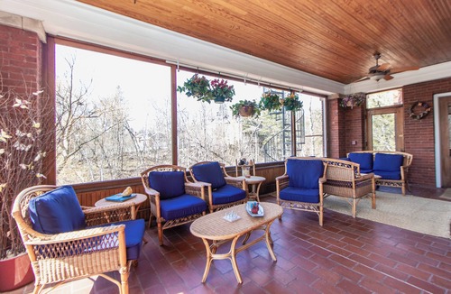 Endion House | Superior Suite w/Jacuzzi & Sauna