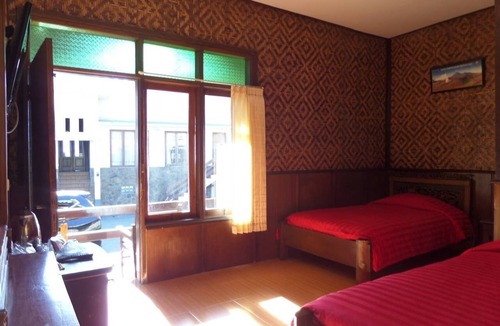 Ngadisari Bed & Breakfast | Superior Triple adjacent to Cafe Lava Restaurant