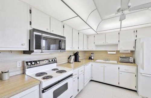 East Naples Condo | Superior Views, Golf, Pickleball & More! Beautiful 2-bedroom condo in Naples!