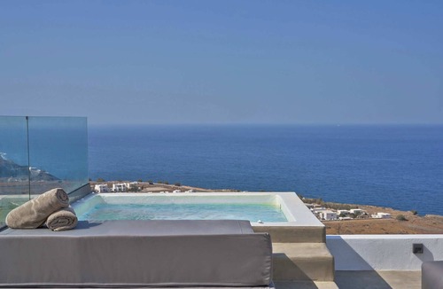Imerovigli Villa | Superior Windmill with a private jacuzzi