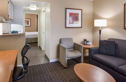 Pemberton Heights Hotel | SureStay Hotel by Best Western North Vancouver Capilano