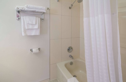 Pemberton Heights Hotel | SureStay Hotel by Best Western North Vancouver Capilano