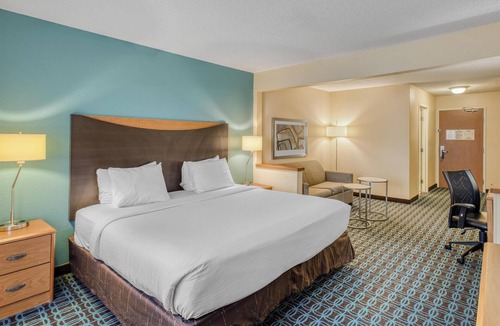 Mount Pleasant Hotel | SureStay by Best Western Mount Pleasant Racine