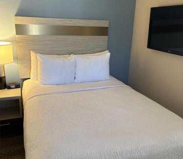 North Mountain Hotel | SureStay InnSuites Phoenix Hotel & Suites by Best Western