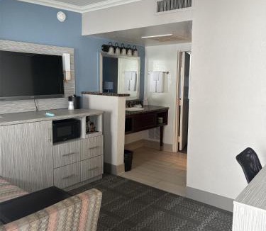 North Mountain Hotel | SureStay InnSuites Phoenix Hotel & Suites by Best Western