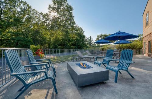 Elizabethtown Hotel | SureStay Plus by Best Western Elizabethtown Lancaster