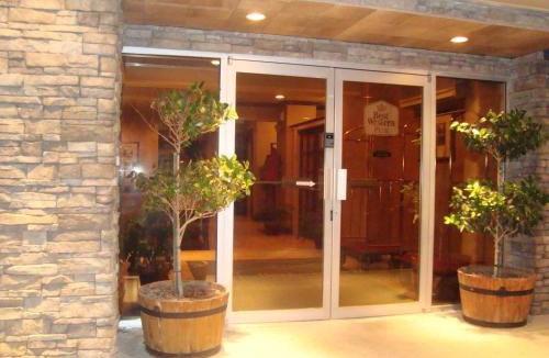 Coquitlam Hotel | SureStay Plus by Best Western Coquitlam