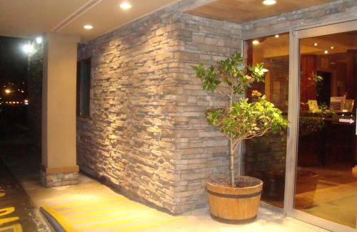 Coquitlam Hotel | SureStay Plus by Best Western Coquitlam