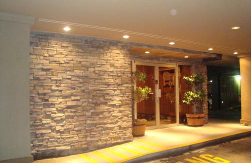 Coquitlam Hotel | SureStay Plus by Best Western Coquitlam