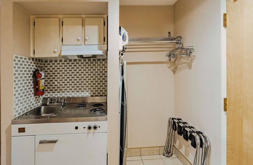 Coquitlam Hotel | SureStay Plus by Best Western Coquitlam