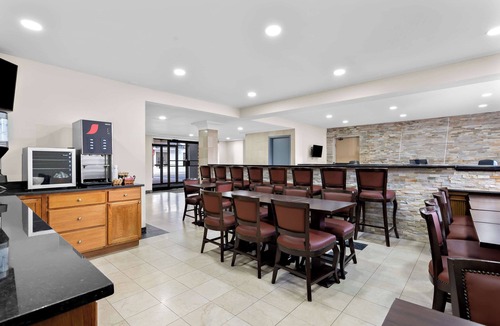 Windsor Hotel | SureStay Plus by Best Western Windsor