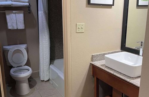 Mobile Hotel | SureStay Plus by Best Western Mobile I-65