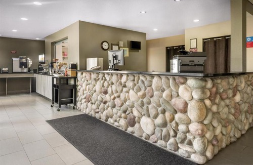 South Lethbridge Hotel | SureStay Plus Hotel by Best Western Lethbridge