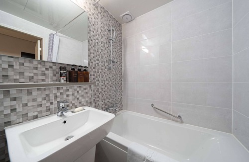 Asan Hotel | SureStay Plus Hotel By Best Western Asan