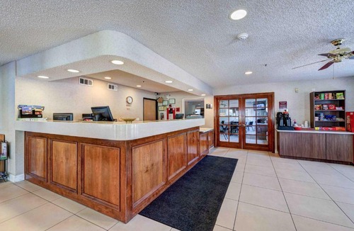 Redding Hotel | SureStay Plus Hotel by Best Western Redding