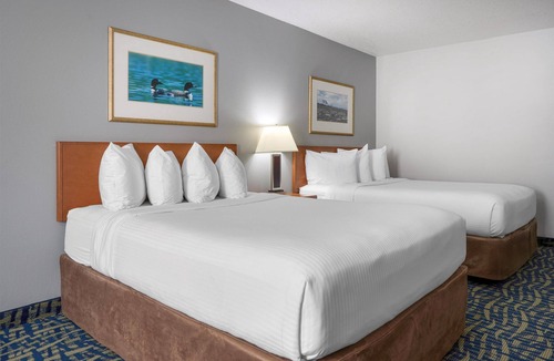 South Lethbridge Hotel | SureStay Plus Hotel by Best Western Lethbridge
