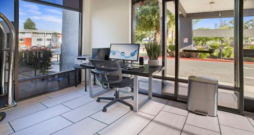 Downtown Sacramento Hotel | SureStay Plus Hotel by Best Western Sacramento North