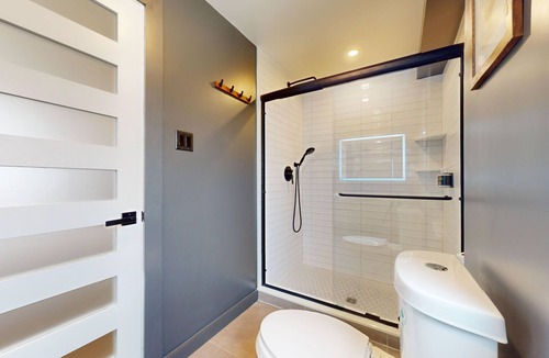 North End Hotel | Surf Club - King Bed, 2 Mins to OC Beach & POOL