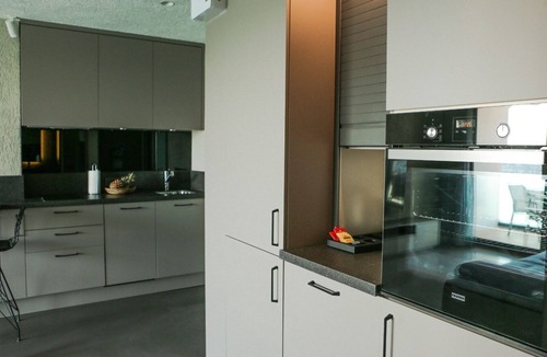 Bodrum City Center Apartment | Surfer Caravan Gastro Pub and Suites