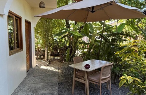 General Luna House | Surfer's Hideout - central two-storey HOUSE with garden & private balcony