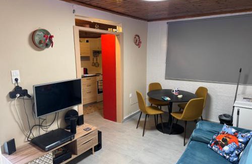 Anavyssos House | Surfers' Cottage