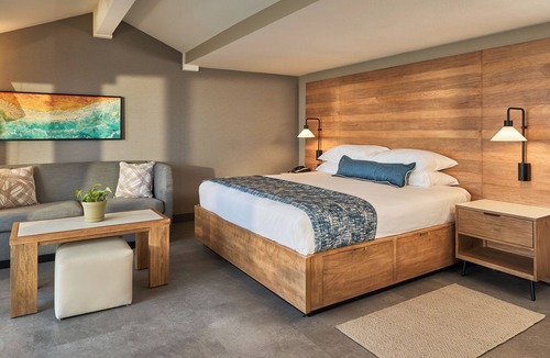 Downtown Cannon Beach Hotel | Surfsand Resort