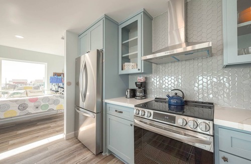 Surfside Beach House | Surfside Beachfront Dream. On sand!Family Reunion and Pet friendly!