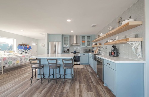 Surfside Beach House | Surfside Beachfront Dream. On sand!Family Reunion and Pet friendly!